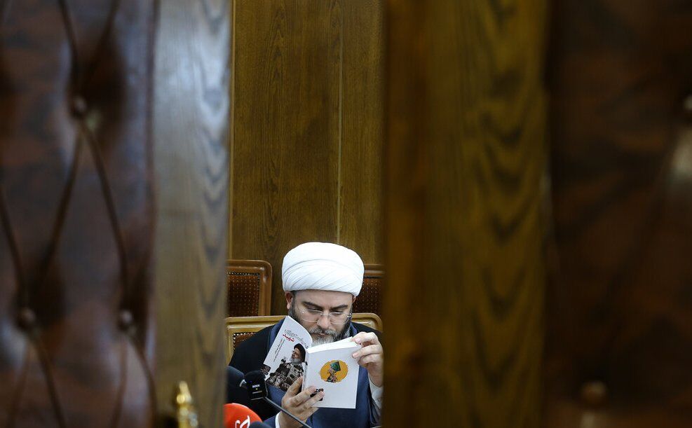 الگوی سیاست‌ورزی آیت‌الله رئیسی ارائه شود/ شهید جمهور گفتمان خدمت را بر سیاست غالب کرد