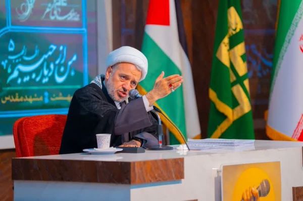 ستایشگران جوان در آستانه محرم گرد هم آمدند