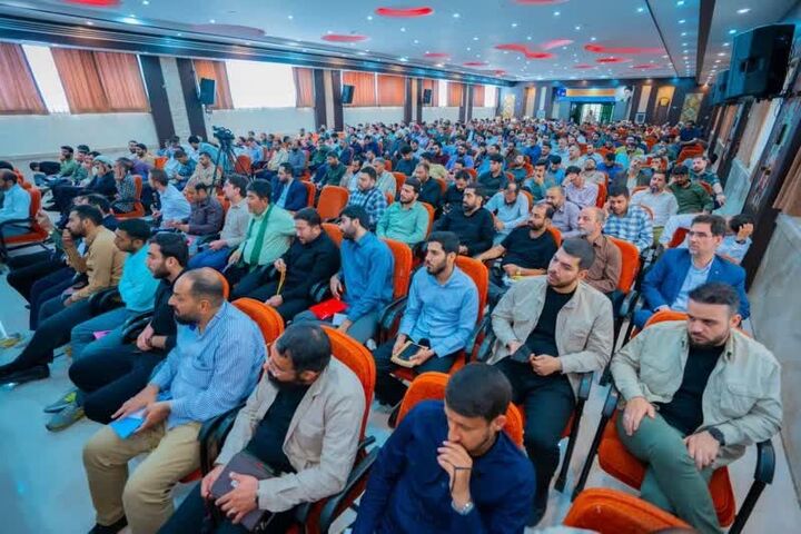 ستایشگران جوان در آستانه محرم گرد هم آمدند