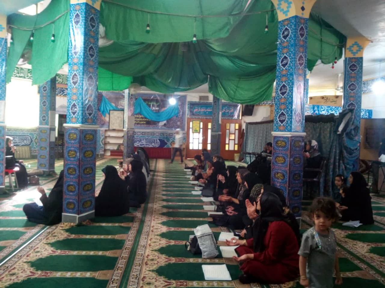بانوان مسجدی به یاد شهدای خدمت محفل انس با قرآن برگزار کردند