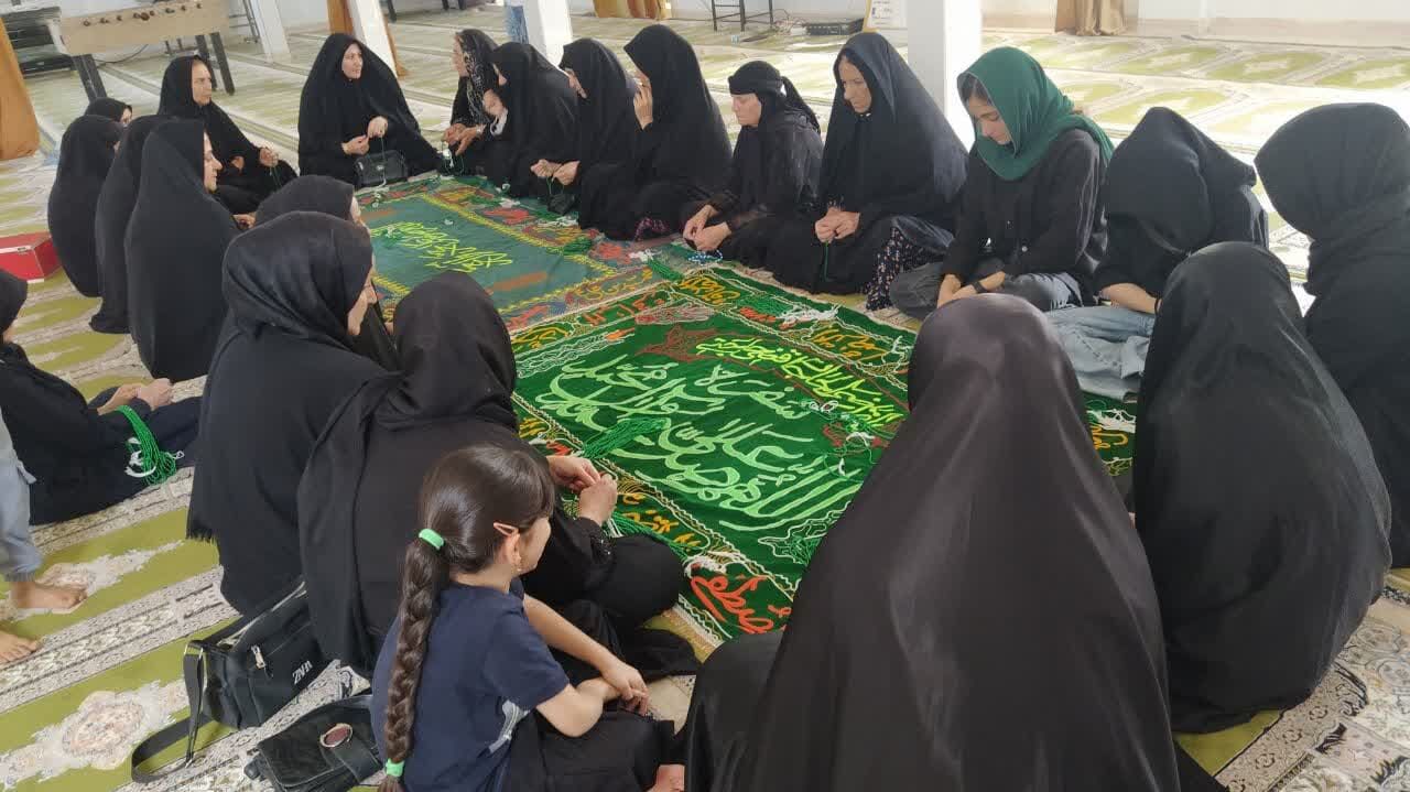 بانوان مسجدی به نیت شهدای خدمت قرآن کریم را ختم کردند