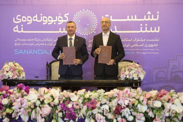 امضای ۱۲ تفاهمنامه همکاری میان استانداران ایران و اقلیم کردستان عراق در سنندج