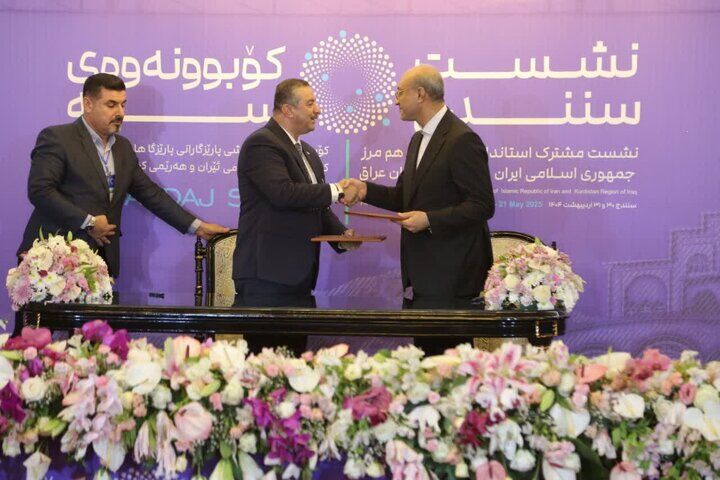 امضای ۱۲ تفاهمنامه همکاری میان استانداران ایران و اقلیم کردستان عراق در سنندج