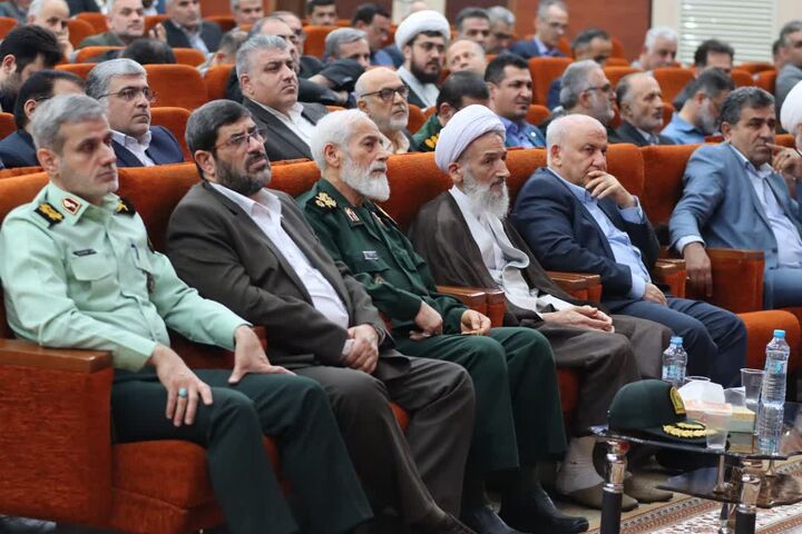 دشمنان بواسطه قدرت ایران اغراض خود را از راه مذاکره بر ما تحمیل می کنند