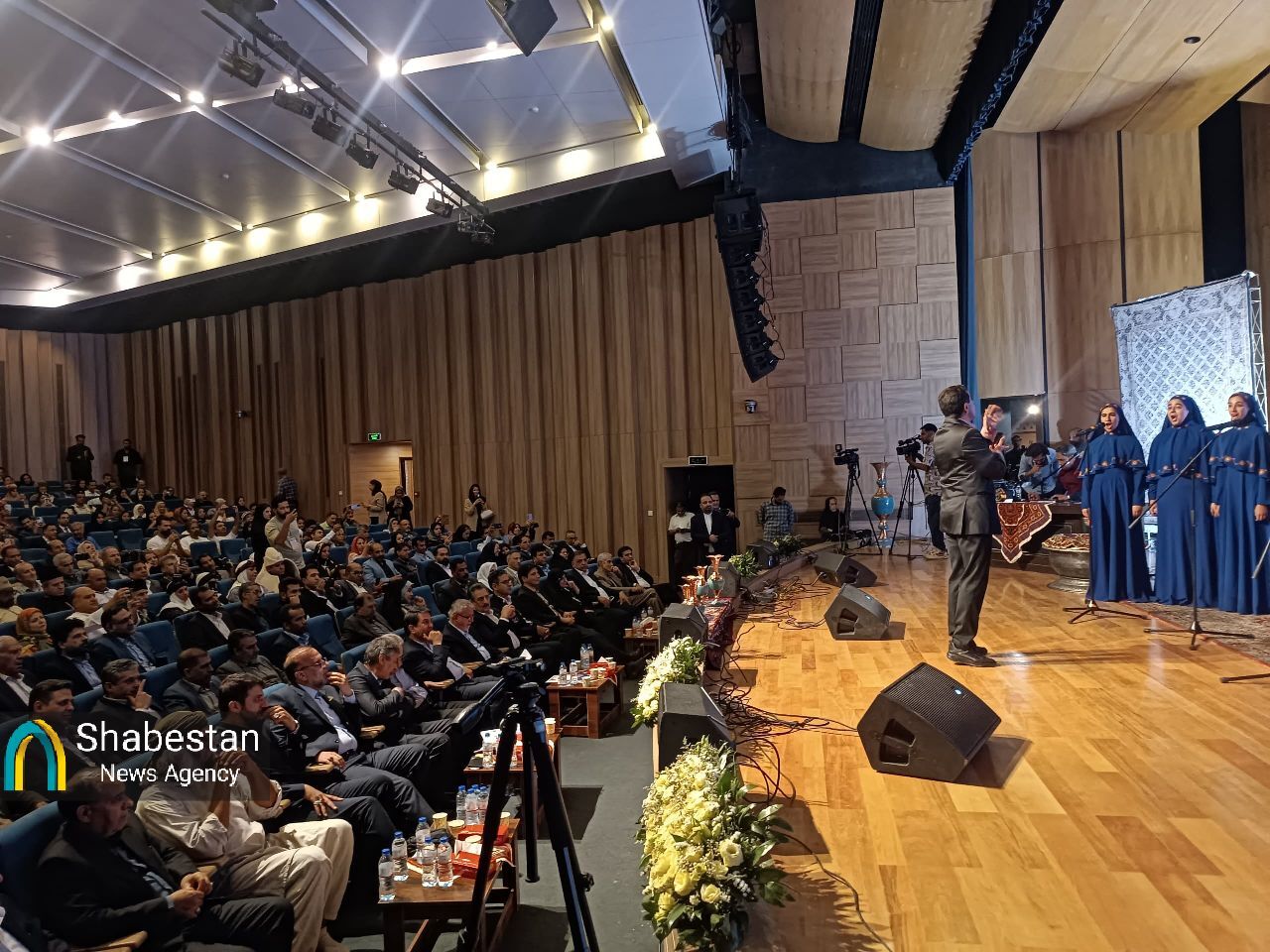 میراث بوم‌گردی ایران در قلب کرمان؛ اهدای تندیس بوم ماندگار و رونمایی از تمبر یادبود