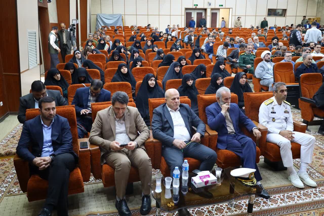 دشمنان بواسطه قدرت ایران اغراض خود را از راه مذاکره بر ما تحمیل می کنند