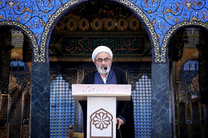 مسئولان، آسایش امروز را مدیون خون شهدا بدانند و به فکر مردم باشند