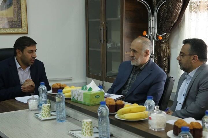 بسیجیان و ایثارگران پیشگام جهاد تبیین باشند