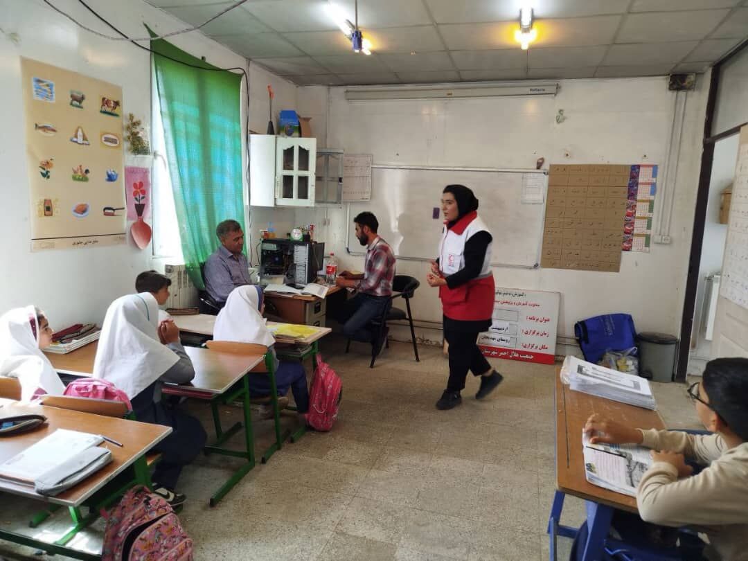 کاروان سلامت جمعیت هلال احمر قروه به روستای مهدیخان اعزام شد