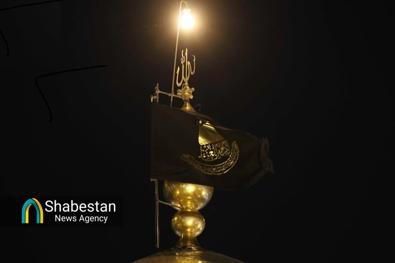 پرچم گنبد حرم مقدس امامین کاظمین(ع) رنگ عزا گرفت+ عکس و فیلم