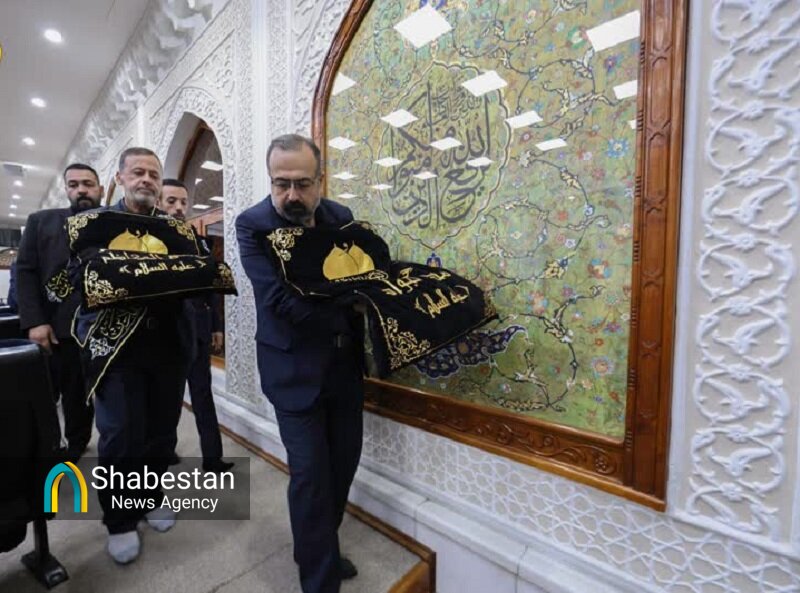 پرچم گنبد حرم مقدس امامین کاظمین(ع) رنگ عزا گرفت+ عکس و فیلم