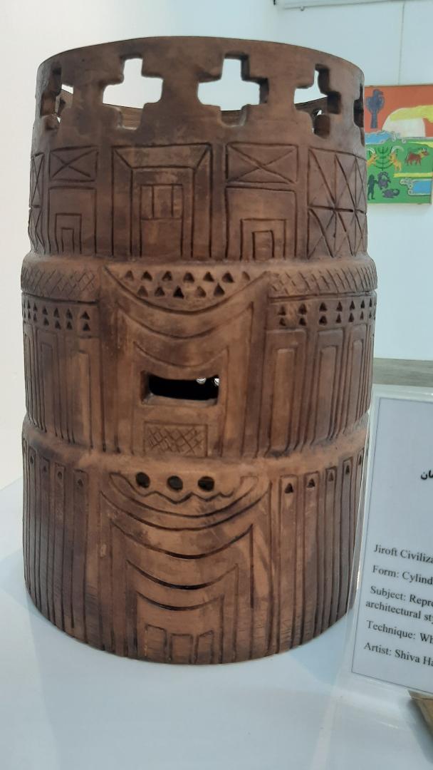 «بر مدار کوزه»؛ بازنمایی تاریخ کهن جیرفت در سفالینه های گالری آبانه