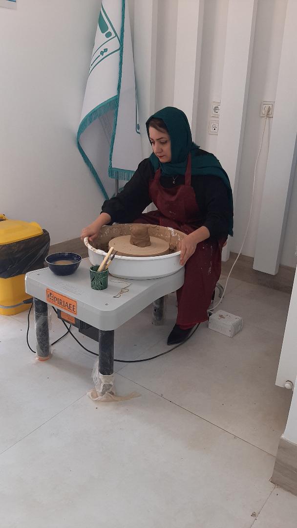  «بر مدار کوزه»؛ بازنمایی تاریخ کهن جیرفت در سفالینه های گالری آبانه