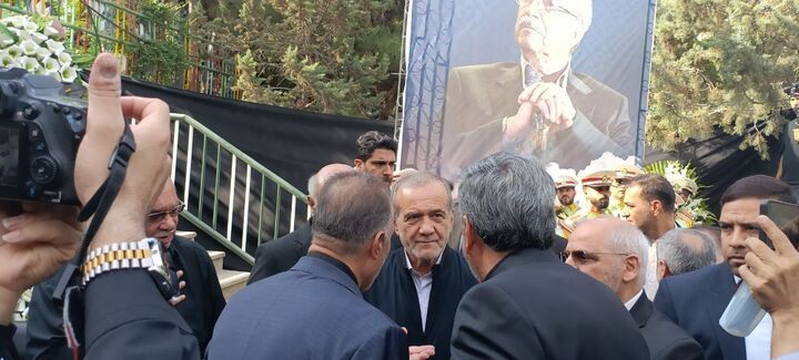 حضور رئیس‌جمهور در مراسم تشییع خیر مدرسه‌ساز