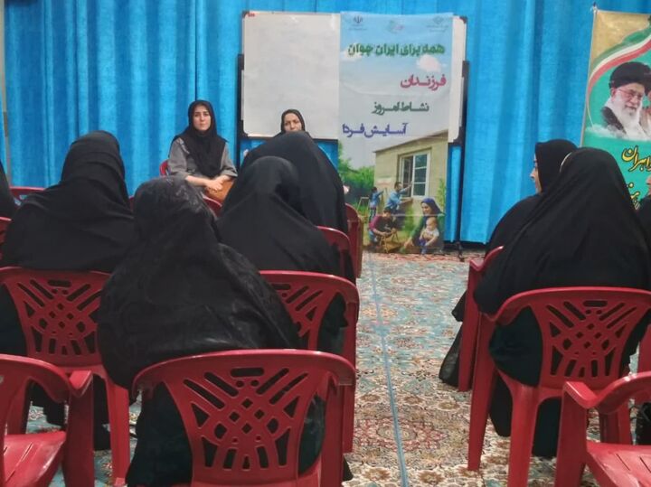 نشست «دغدغه‌های خانواده؛ انتظارات فرزندان» در کانون امام زمان آران و بیدگل برگزار شد