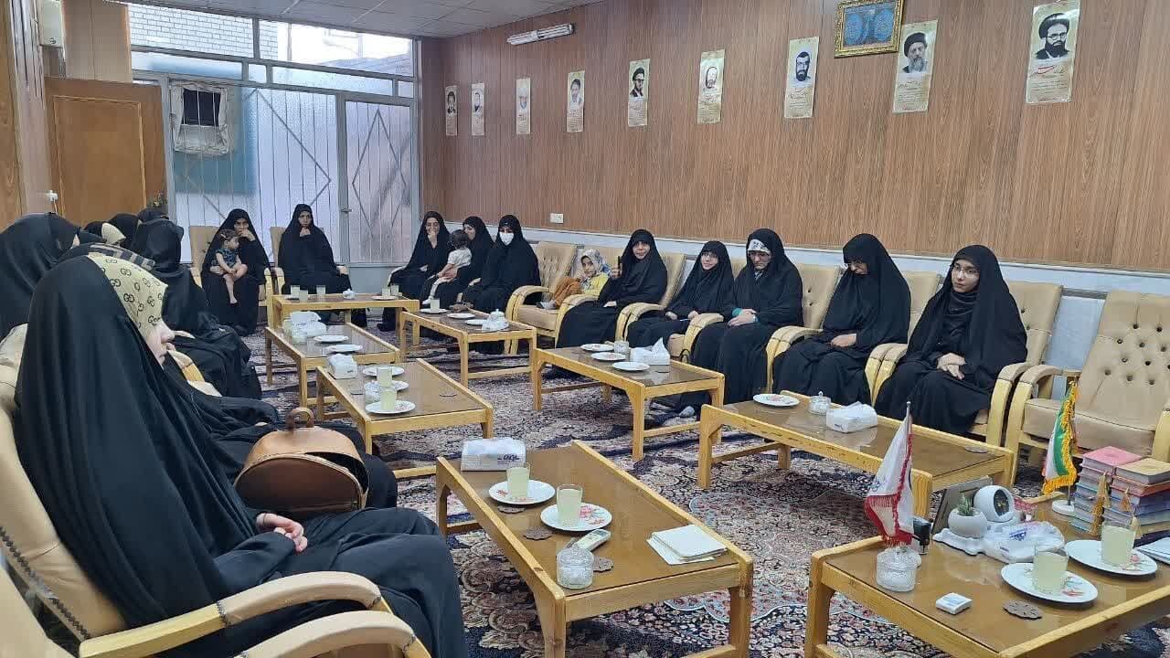 تجلیل از ۱۴ حافظ کل قرآن کریم مجمع قاریان و حافظان هلال(ع)