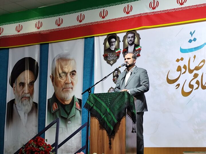 مدیریت شهید جمهور بر مدار محبت به مردم بود