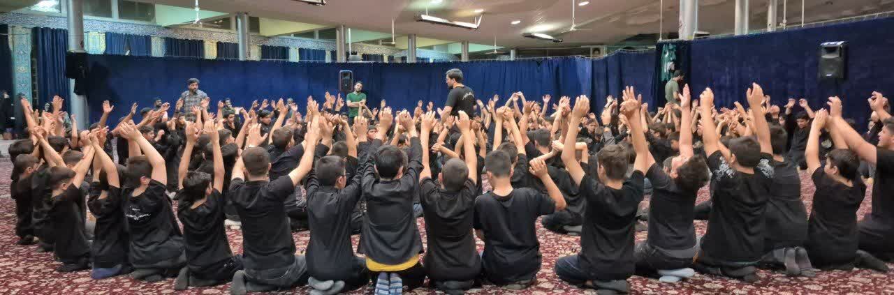 آیین چغچغهزنی انجدان در حسینیهای به وسعت ایران