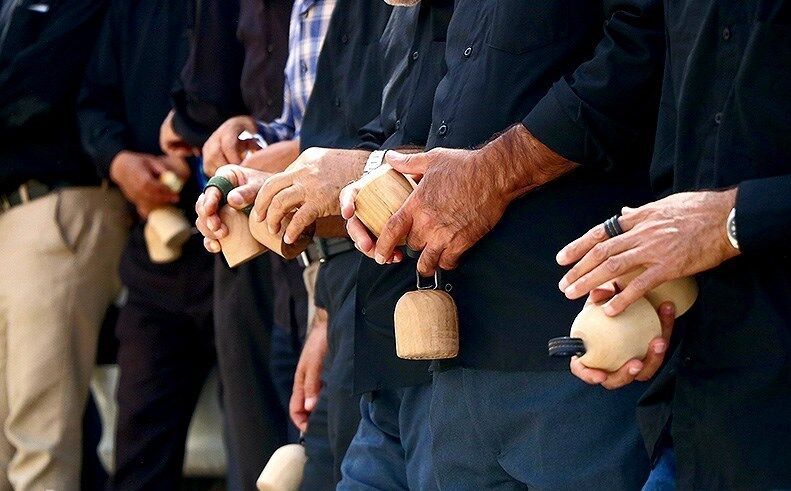 آیین چغچغهزنی انجدان در حسینیهای به وسعت ایران