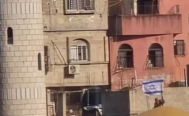 اشغالگران پرچم رژیم صهیونیستی را بر مسجد طولکرم برافراشتند