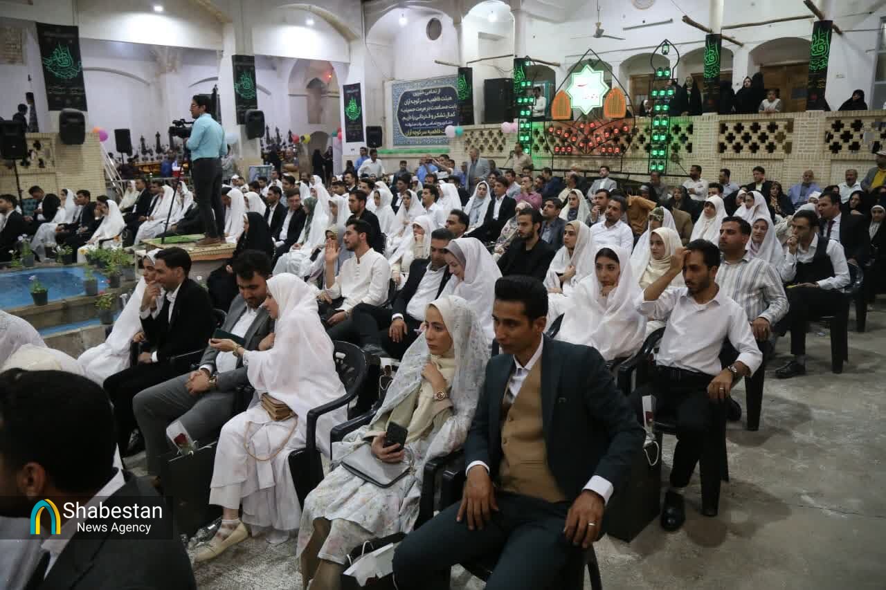 جشن ازدواج ۱۱۰ زوج آران و بیدگلی در تکیه تاریخی حاج عبدالله خان