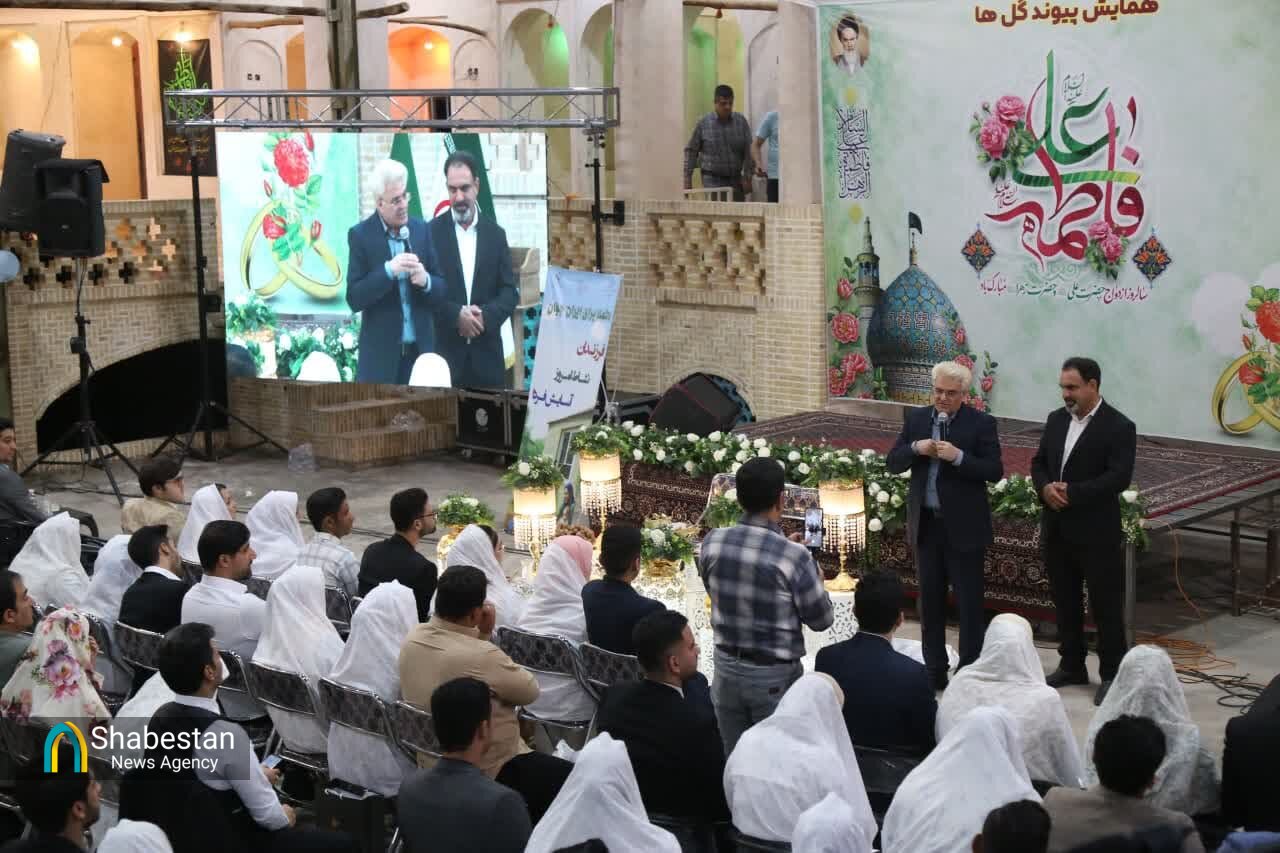 جشن ازدواج ۱۱۰ زوج آران و بیدگلی در تکیه تاریخی حاج عبدالله خان