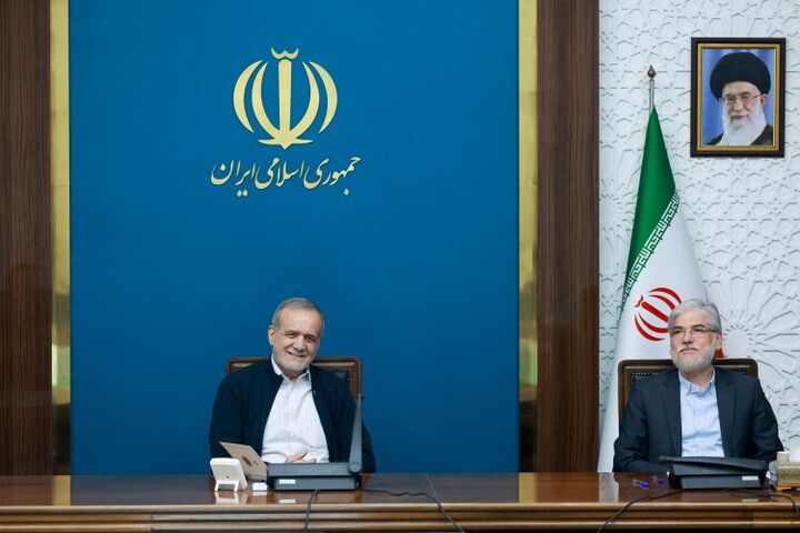 تصمیمات غیرکارشناسی، نتیجه حذف نخبگان از فرآیند تصمیم‌گیری است