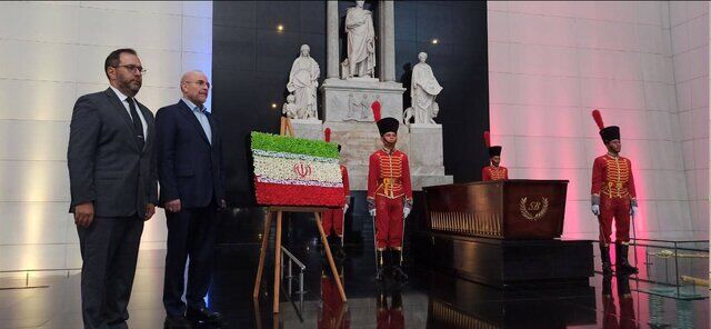 ادای احترام رئیس مجلس به مقام سیمون بولیوار