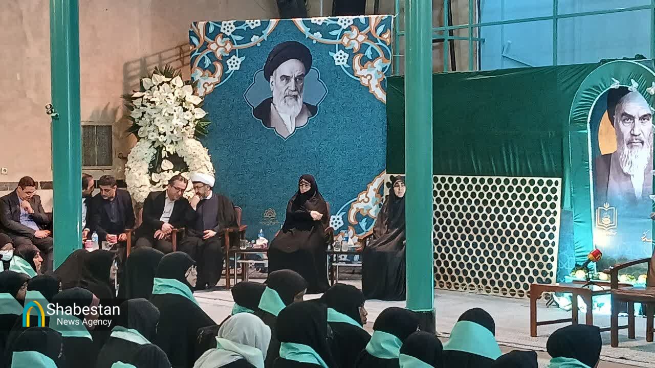 کمساری: امام خمینی(ره) به زنان خودباوری بخشید/طباطبایی: امام، فرهنگ را سایه نبوت می‌دانست