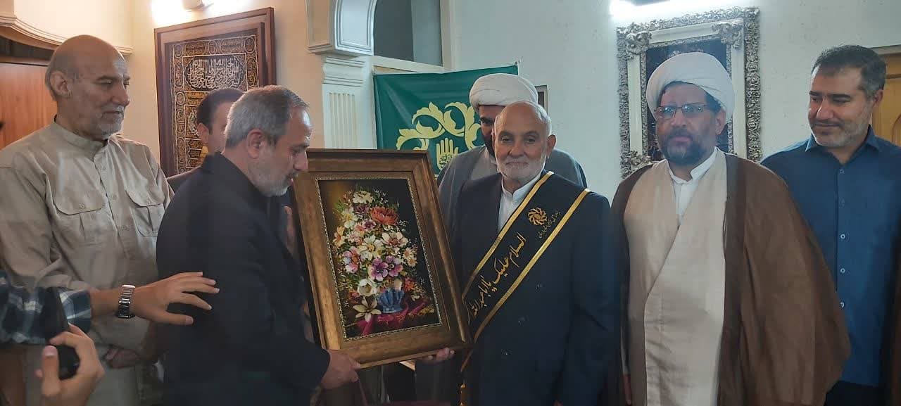 " حاج فریدون کاوه" پیرغلام حسینی خرم آبادی تکریم شد