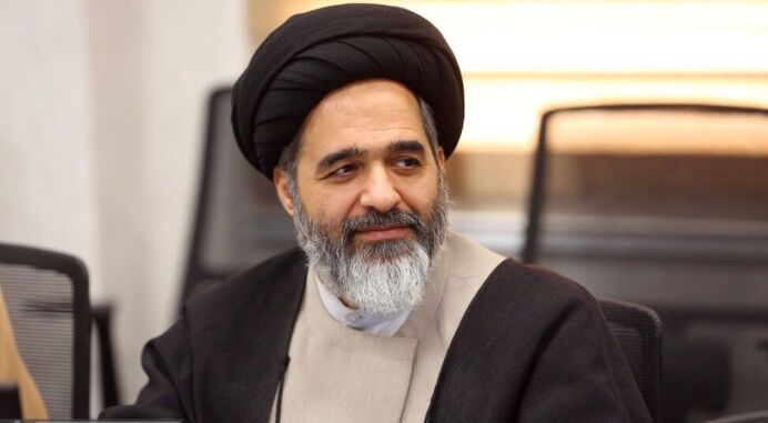 سیاست امام خمینی (ره) مبتنی بر سنت‌های الهی و پیروزی خون بر شمشیر، بود