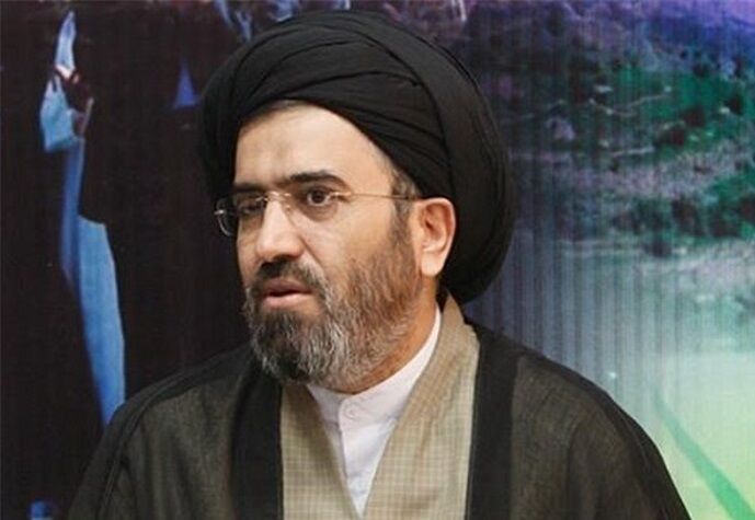 امام خمینی(ره) معتقد به اداره جامعه از مسجد بود