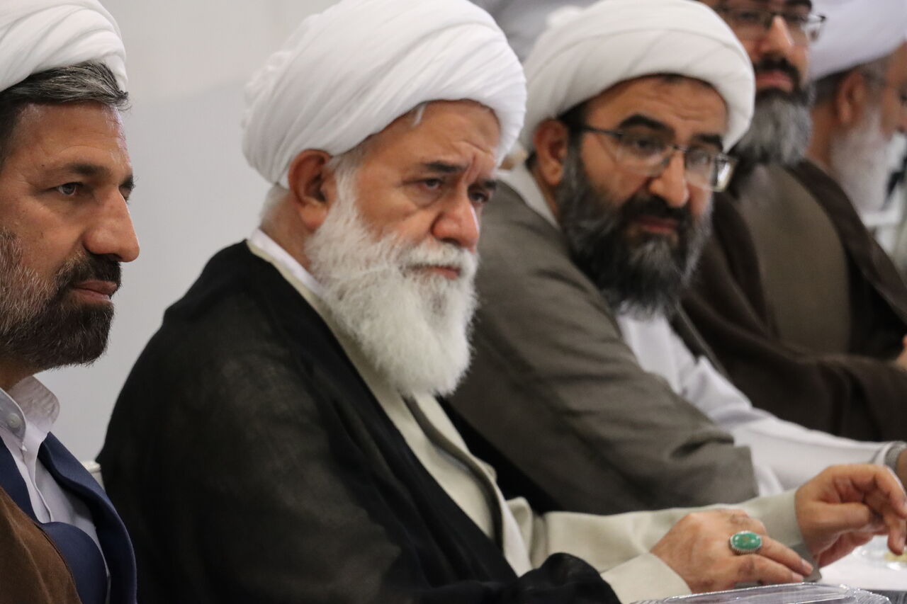 حوزه تهران میدان هماورد با افکار و مکاتب گوناگون فکری بود