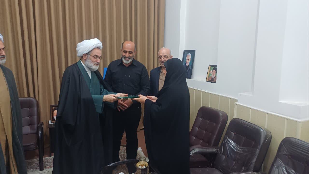 آیین تجلیل از خانواده شهید منتسب به کانون مساجد گیلان برگزار شد