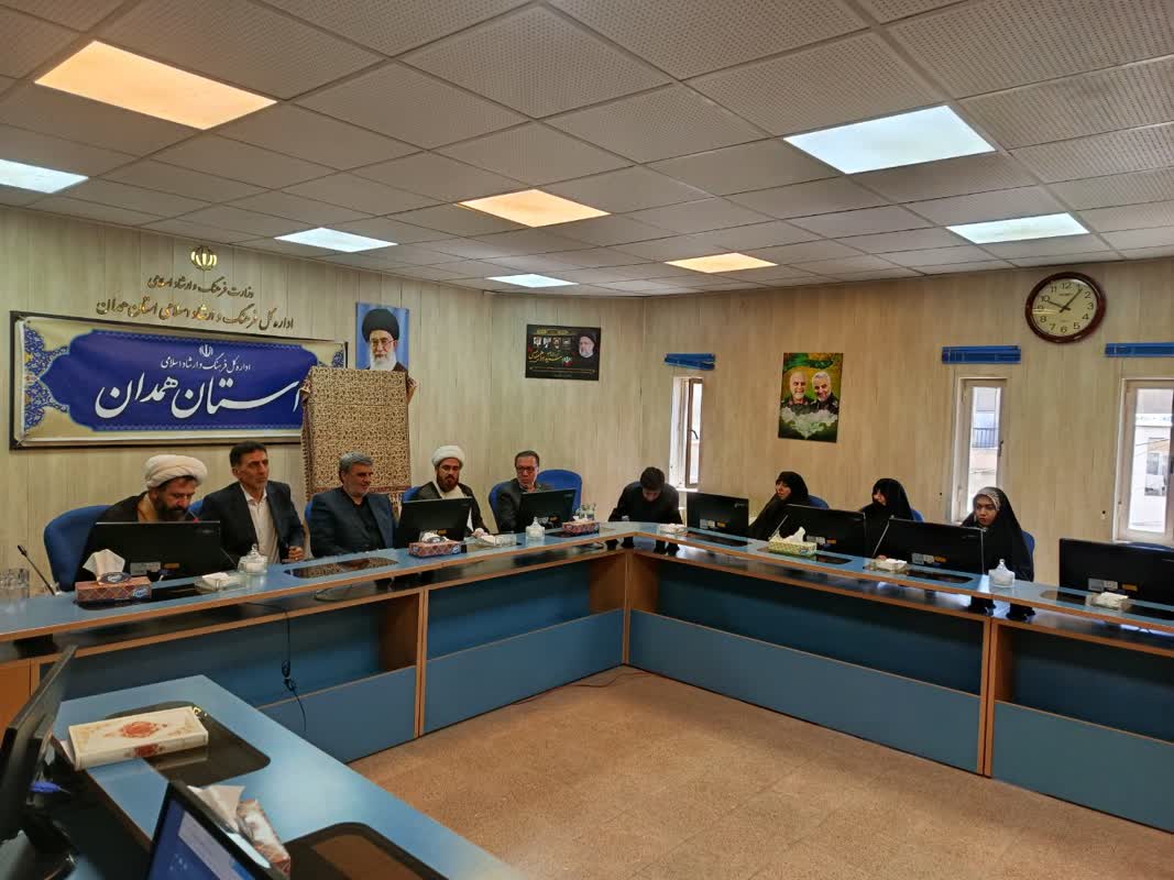 سهشنبههای تکریم به خانواده شهدای کانونهای مساجد همدان رسید