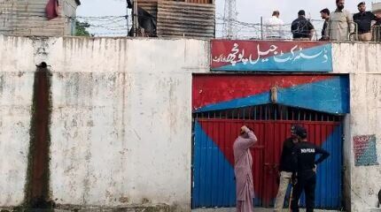 فرار دهها زندانی از پاکستان پس از وقوع زلزله