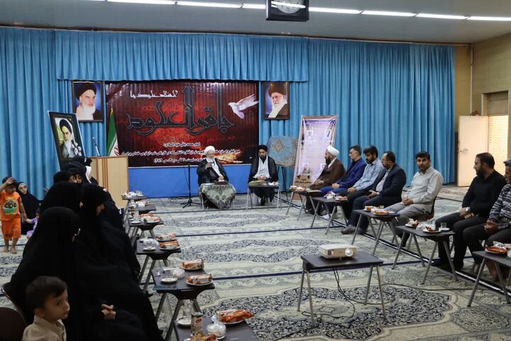 تکریم خانواده شهدای کانون‌های مساجد در دارالعباده ایران