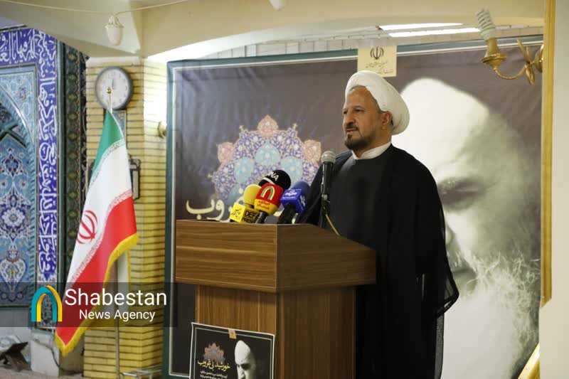 امام، کیمیای ناشناخته است/ هیچ کس در ایجاد نهادهای اجتماعیِ خدمتگزار، توفیق ایشان را ندارد