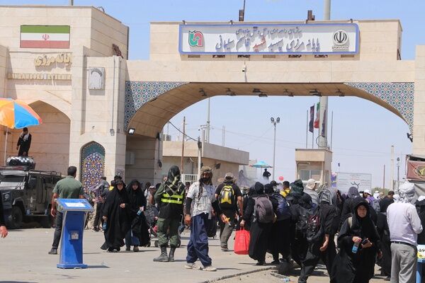 افزایش خروج زائران کربلا از مرز مهران/ تردد ۲۴هزار زائر عرفه