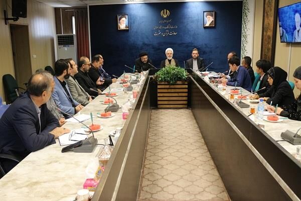 راهی جز پناه بردن به قرآن برای نجات جامعه بشری وجود ندارد