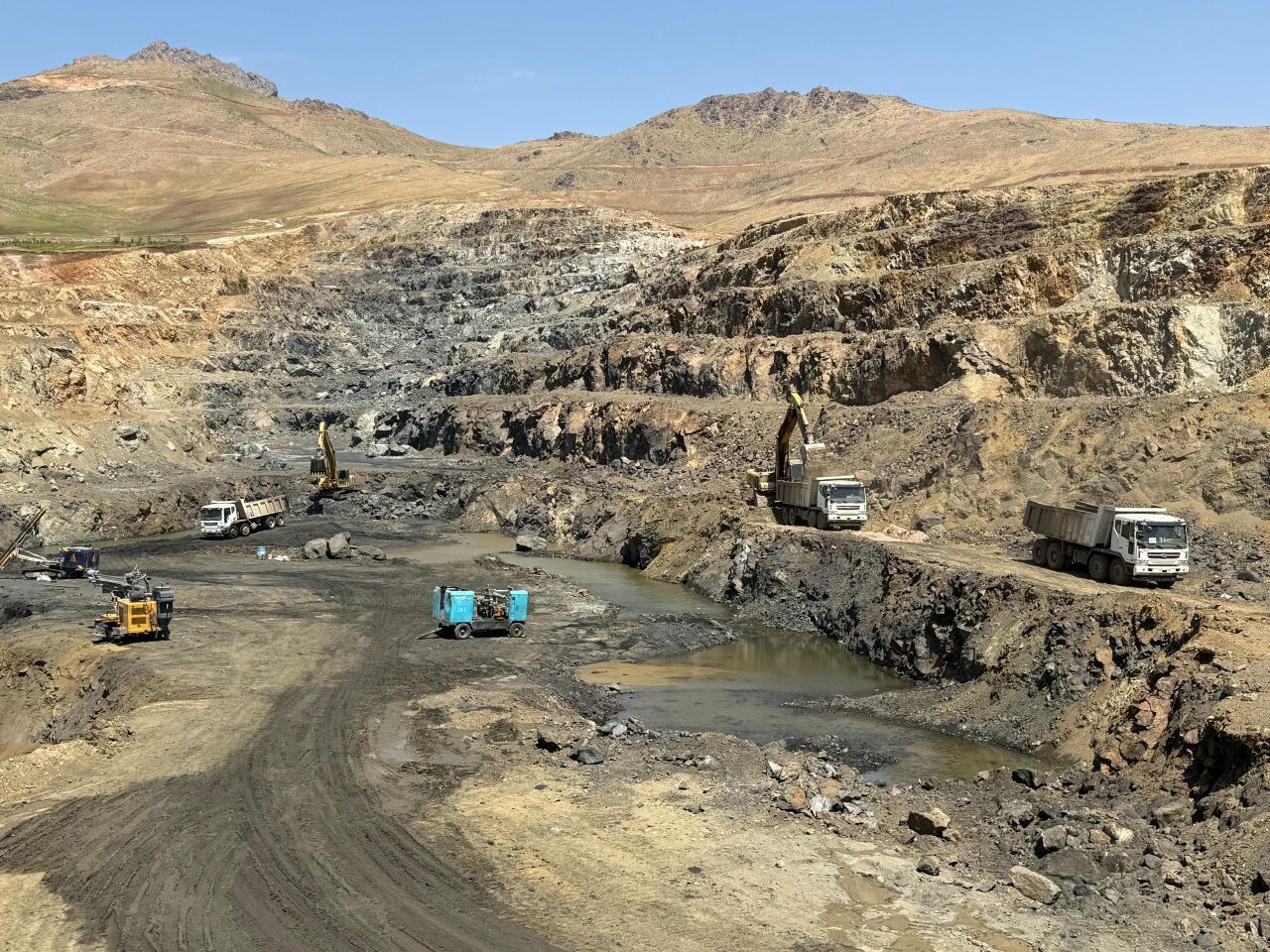 بازدید وزیر صمت از طرح توسعه زنجیره فولاد در معدن سنگ آهن گلالی قروه