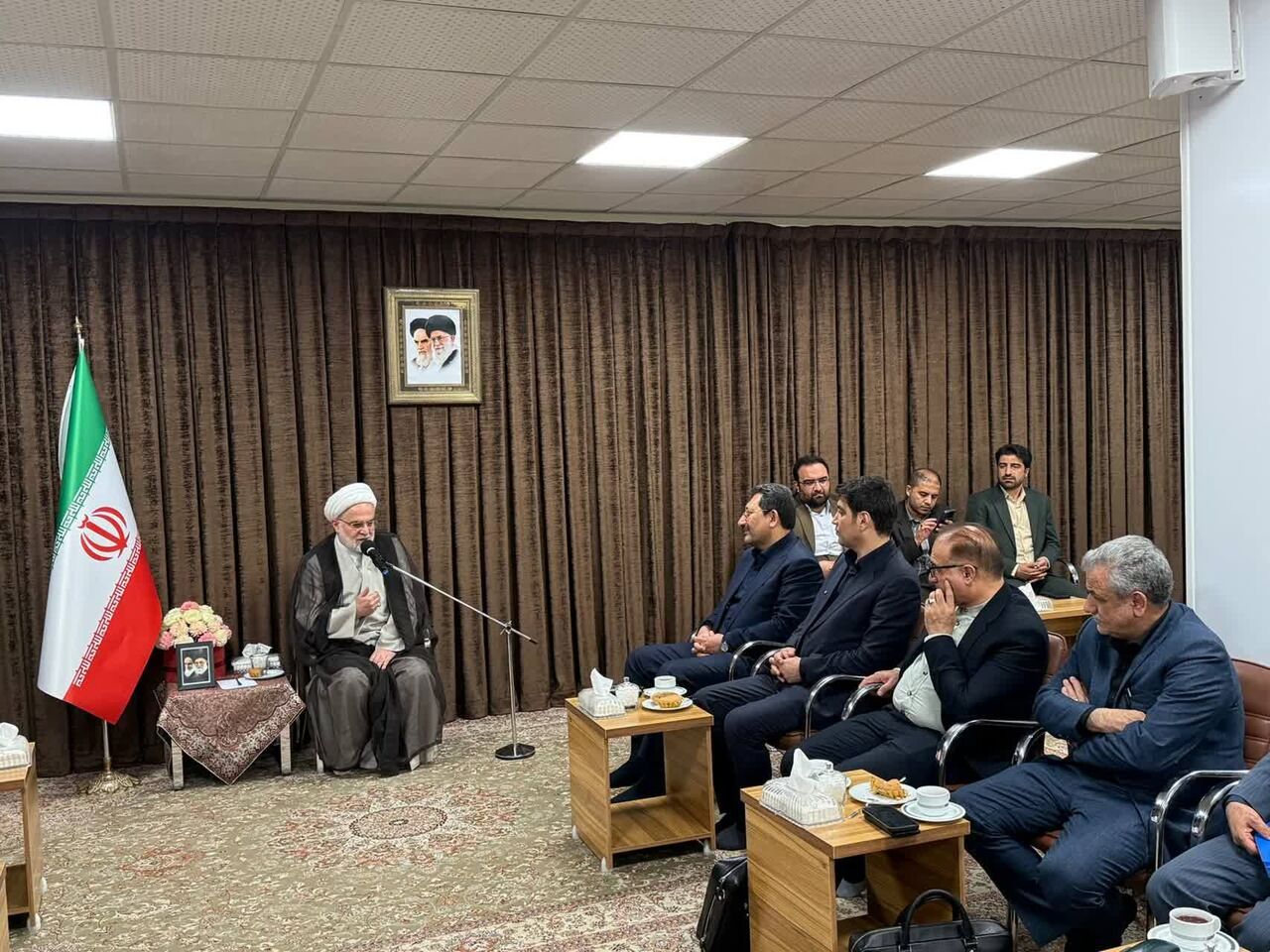 اندیشه امام راحل نقشه راه امروز مسئولان است/ لزوم توجه جدی به معادن و شهرکهای صنعتی کردستان