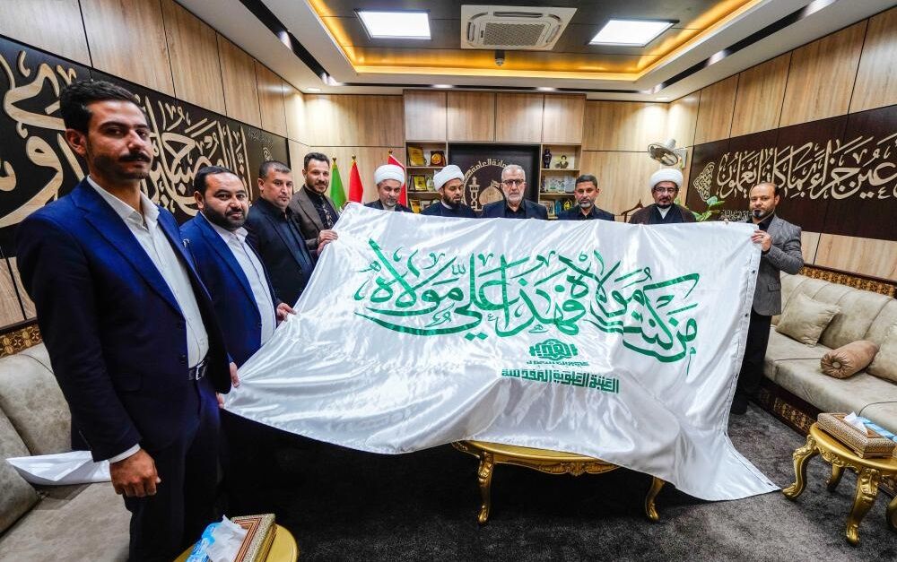 آستان مطهر علوی مراحل اولیه تحویل پرچم غدیر را از کربلا آغاز کرد+عکس