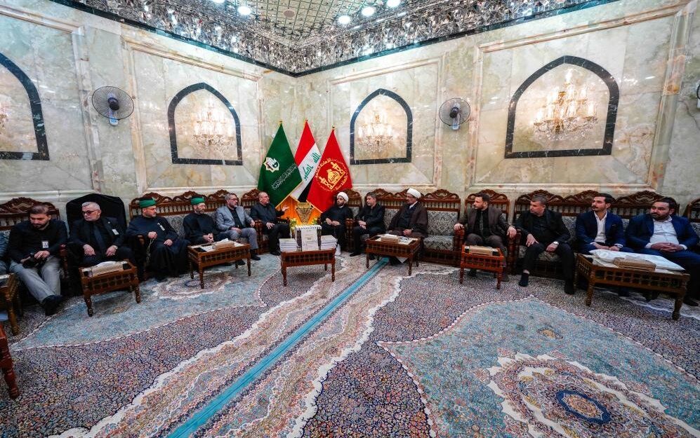 آستان مطهر علوی مراحل اولیه تحویل پرچم غدیر را از کربلا آغاز کرد+عکس