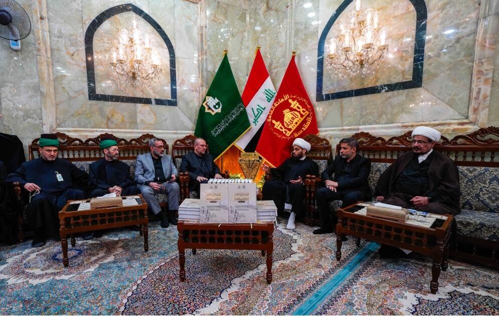 آستان مطهر علوی مراحل اولیه تحویل پرچم غدیر را از کربلا آغاز کرد+عکس