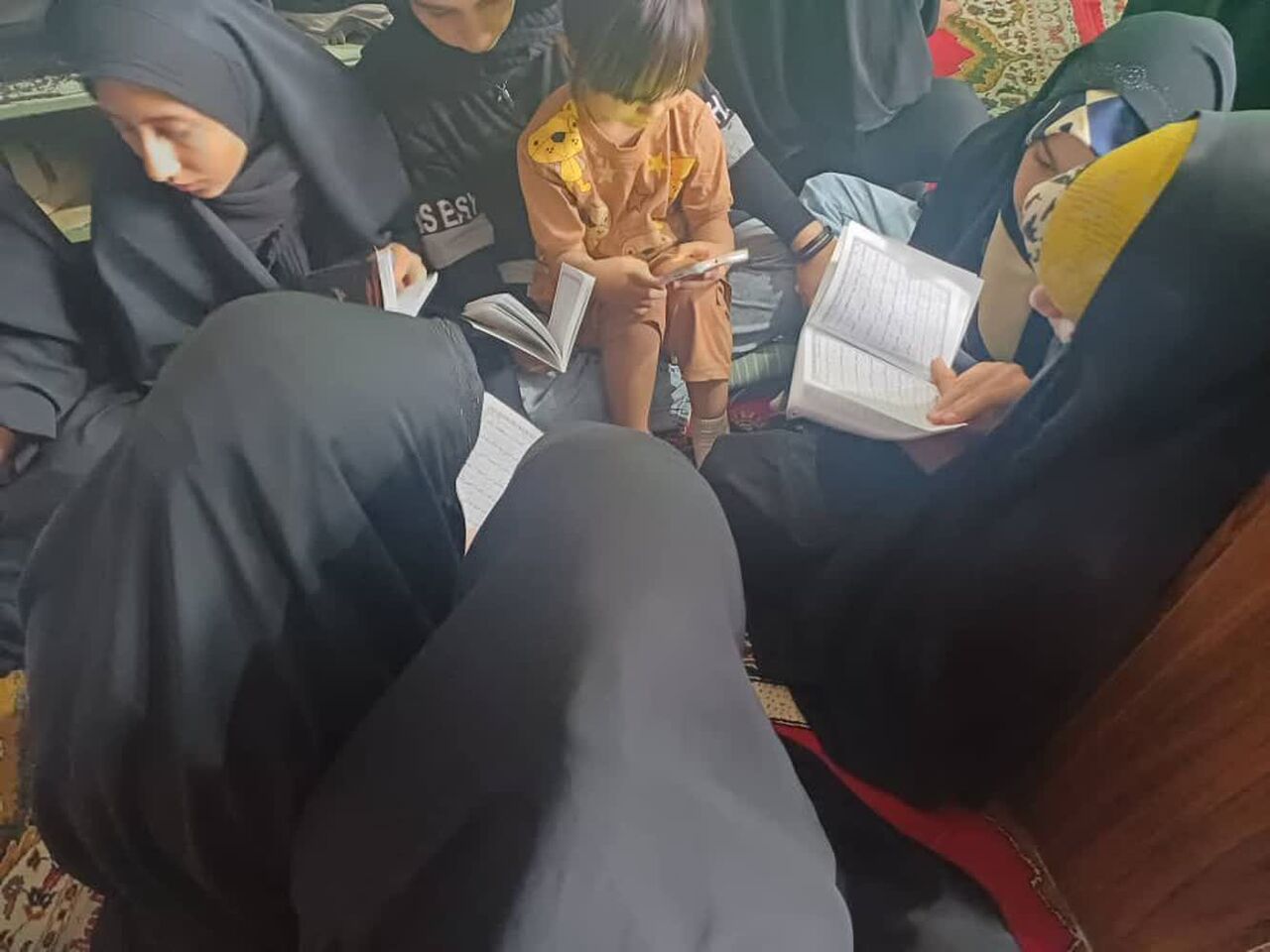 طنین دعای پرفیض عرفه در سراسر استان مرکزی