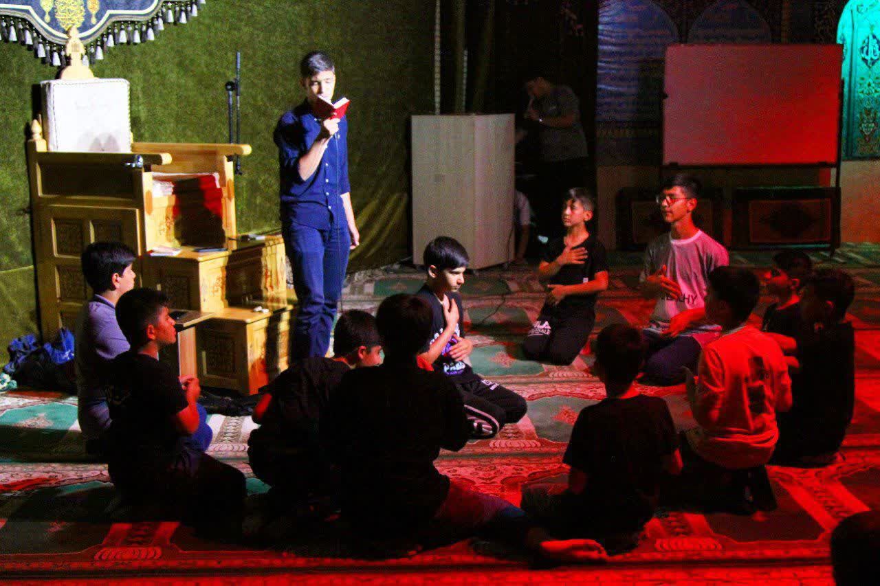 طنین دعای پرفیض عرفه در سراسر استان مرکزی