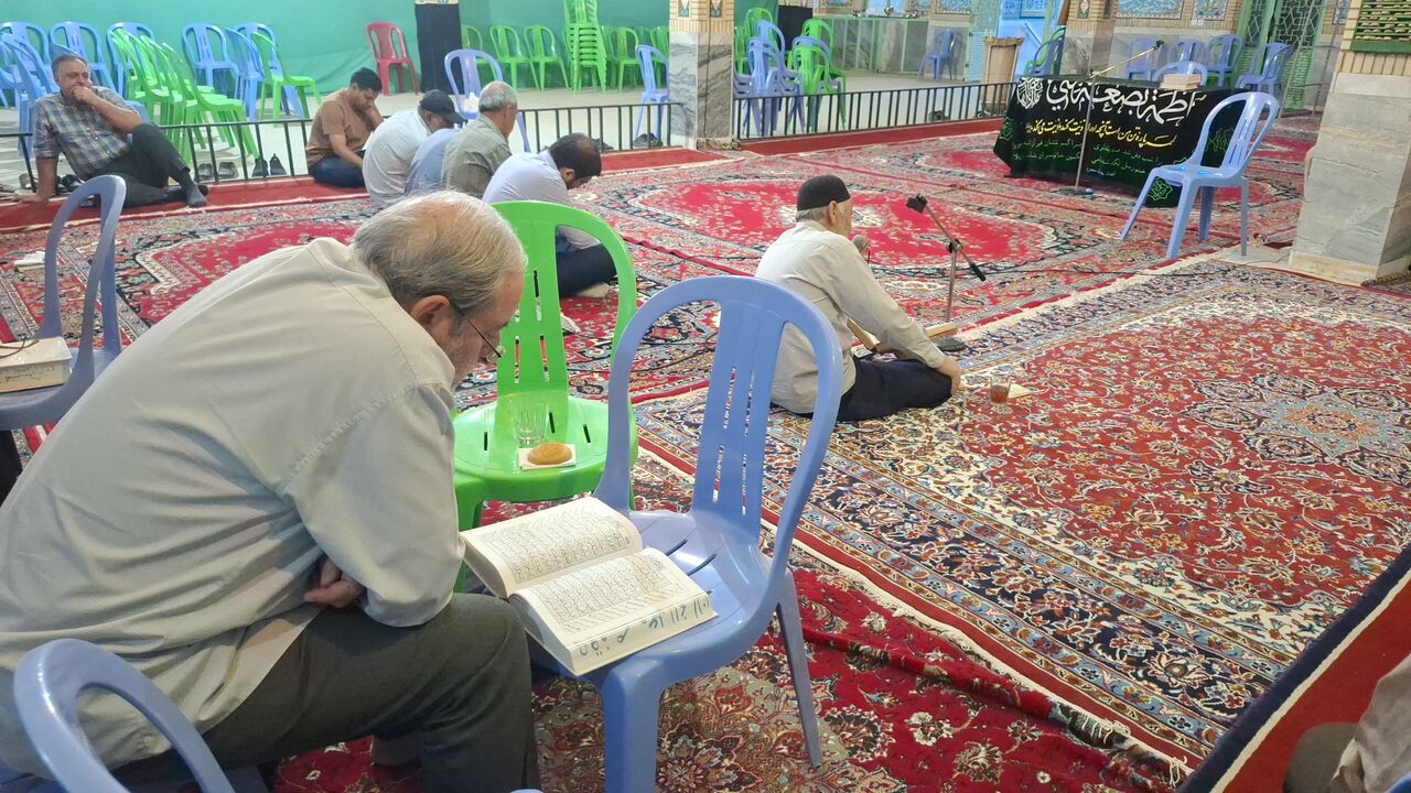 طنین دعای پرفیض عرفه در سراسر استان مرکزی