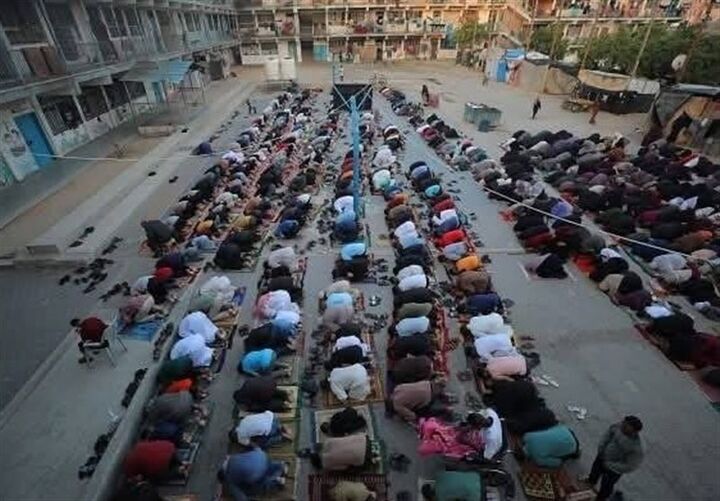 برگزاری نماز عید قربان در دل چادرهای آوارگان فلسطینی غزه