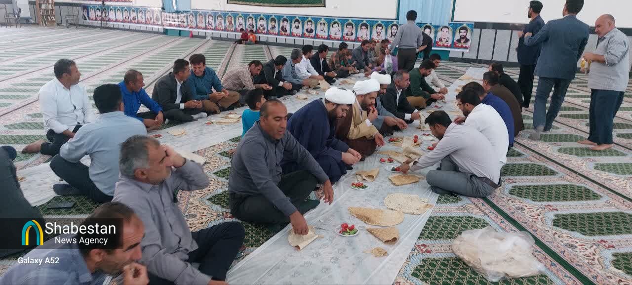 برگزاری نماز عید قربان به همراه سفره نذری در قلعه رئیسی